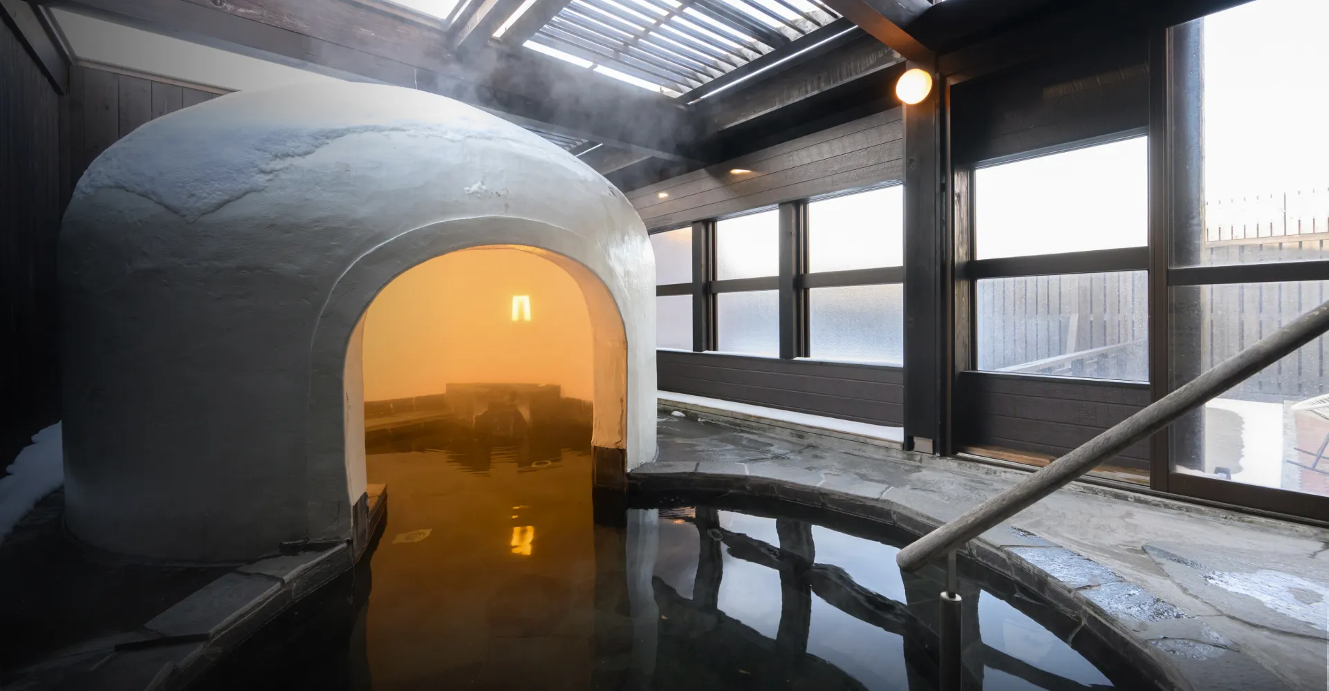 写真：かまくら風の露天風呂「雪あかりの湯」